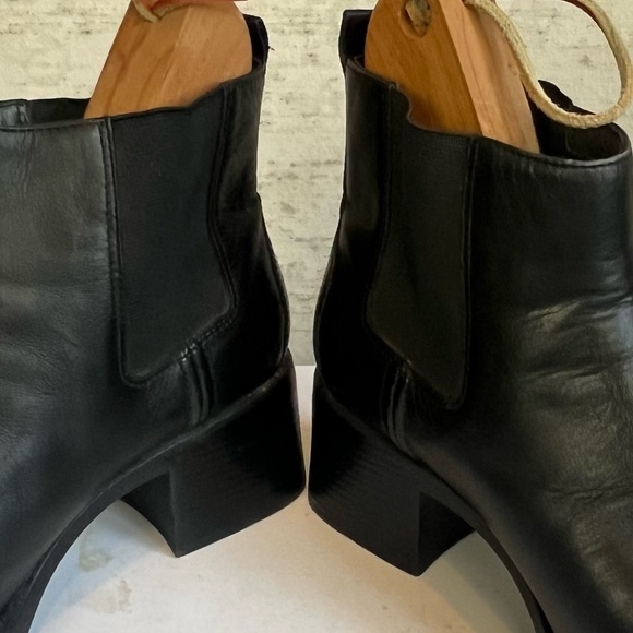 Clarks Women's Black Leather Chelsea Boots Sz 10 Block Heel 2.5" Square Toe - Picture 6 of 15